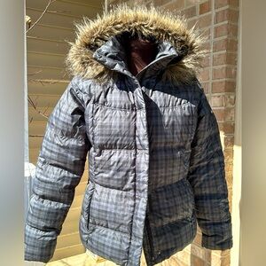 COLUMBIA sM down puffer-looks NEW-gray/blk subtle check-removable hood-faux fur